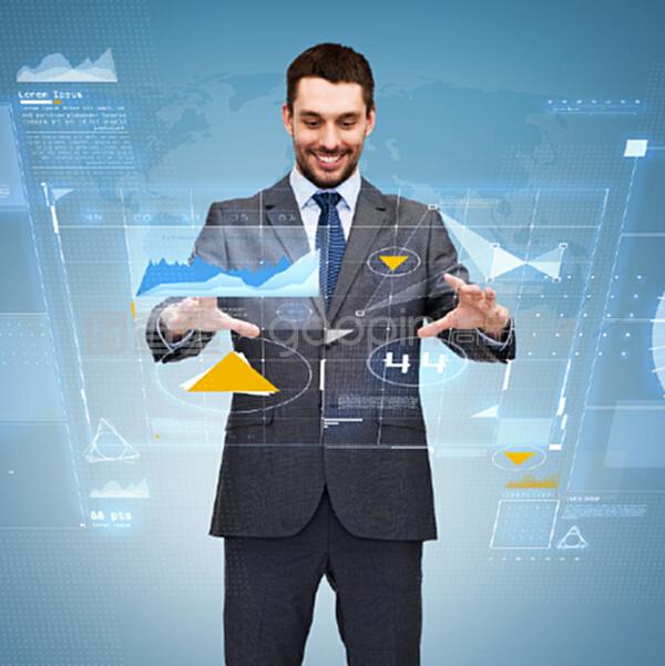 微笑的商人 虚拟屏幕如何重塑商业、技术与交流理念